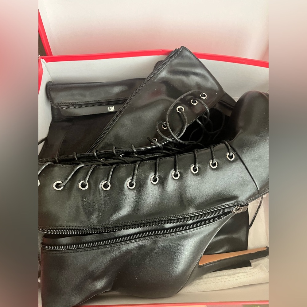Black Lace-Up Men's Boots